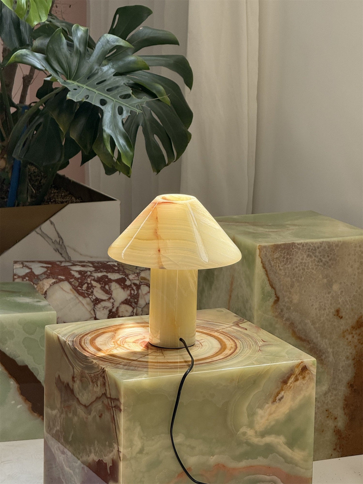 Pillar lampada da tavolo in pietra Onyx ciano
