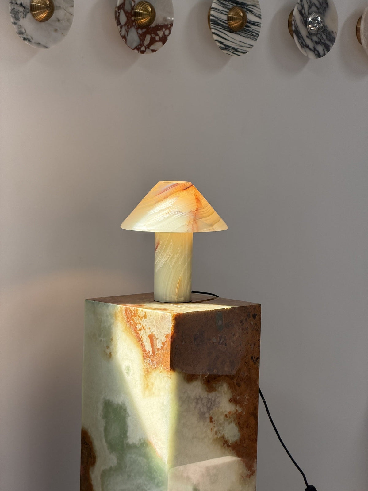Pillar lampada da tavolo in pietra Onyx ciano