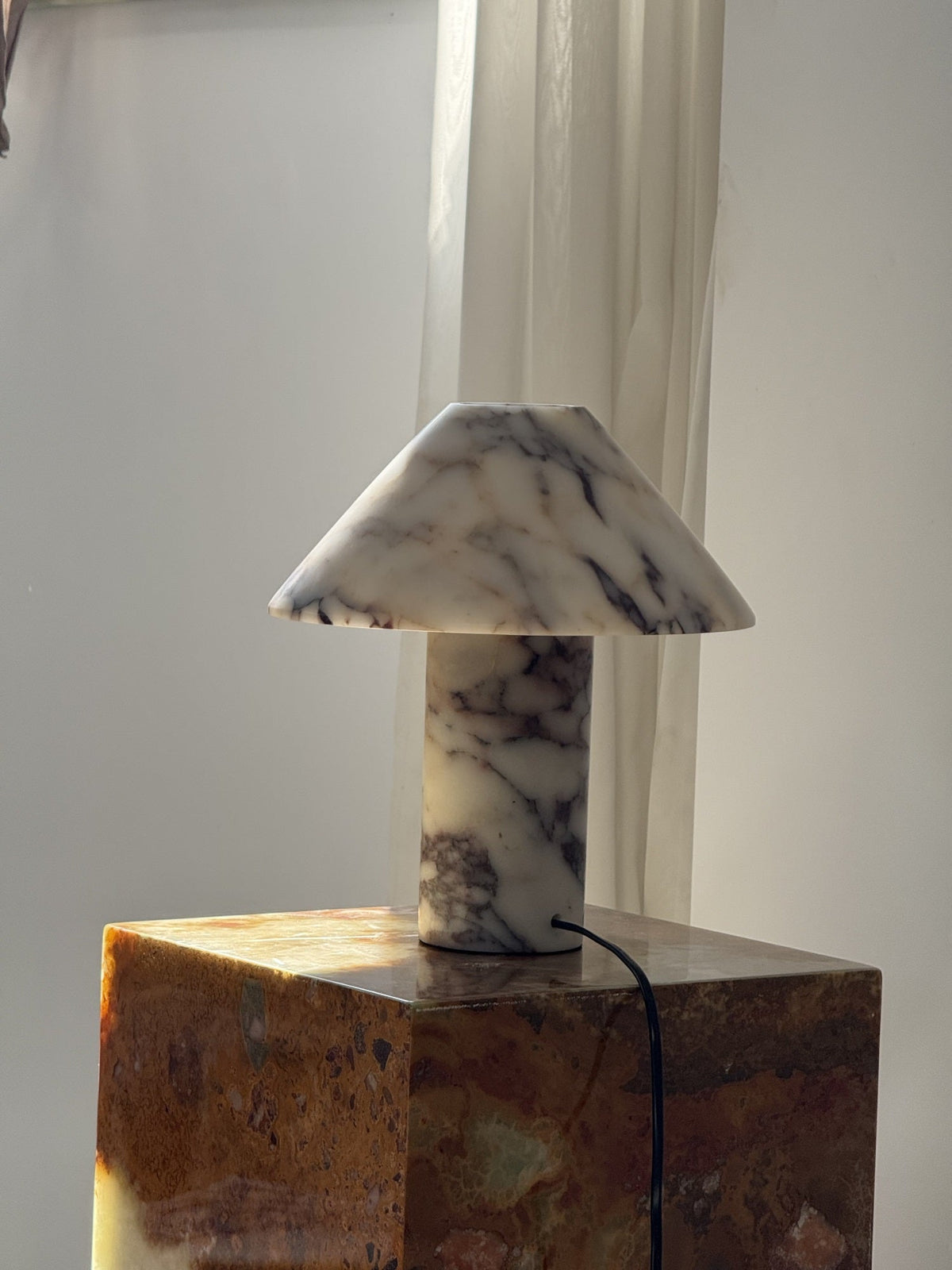 Pillar lampada da tavolo in pietra Onyx ciano