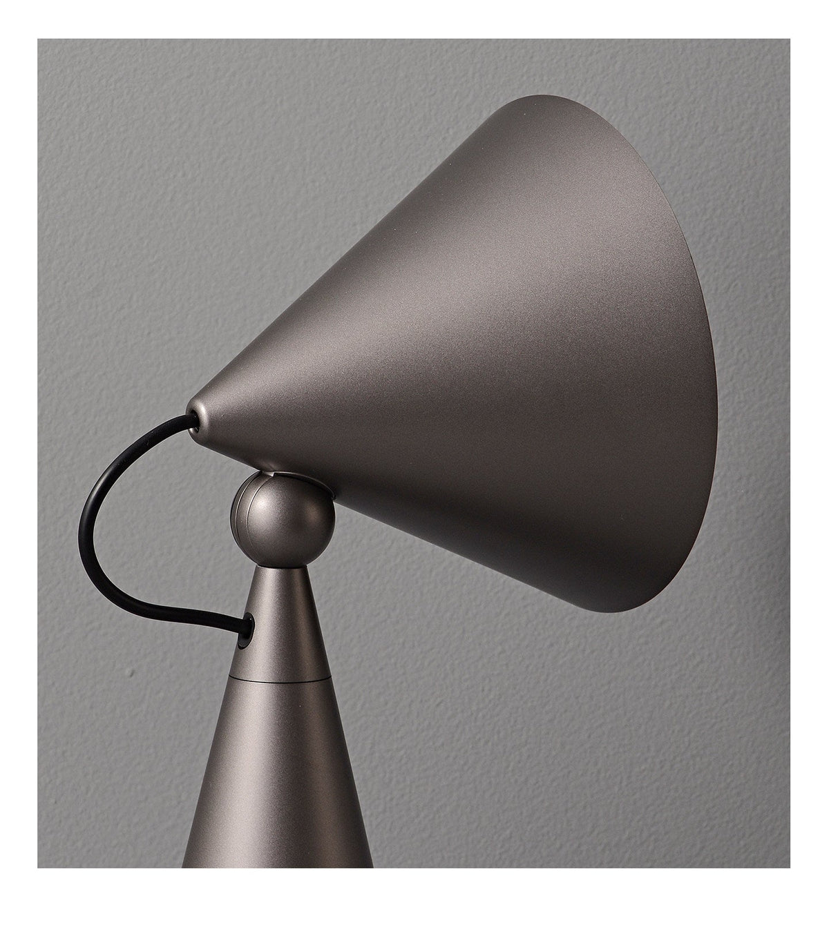 Rechargeable lampada da tavolo a cono