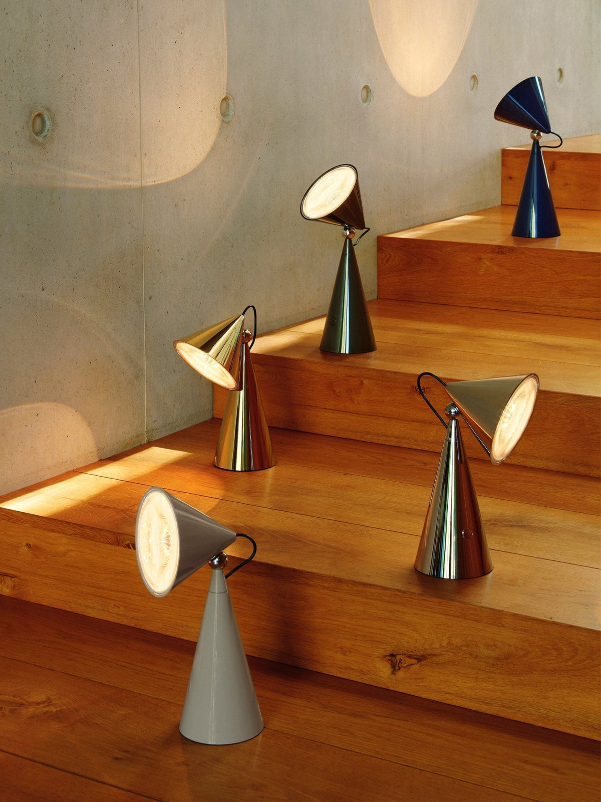 Rechargeable lampada da tavolo a cono