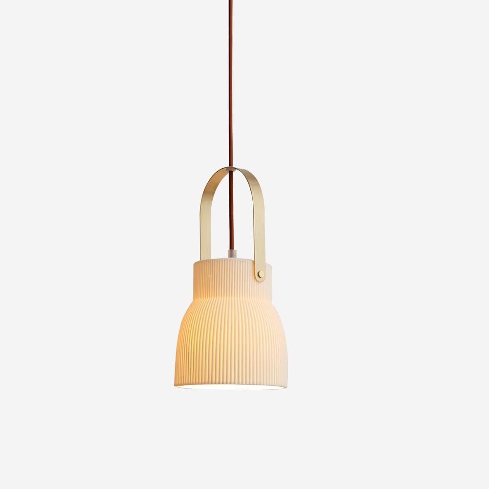 Lampada a sospensione Ribbed in ceramica bianca con manico in ottone