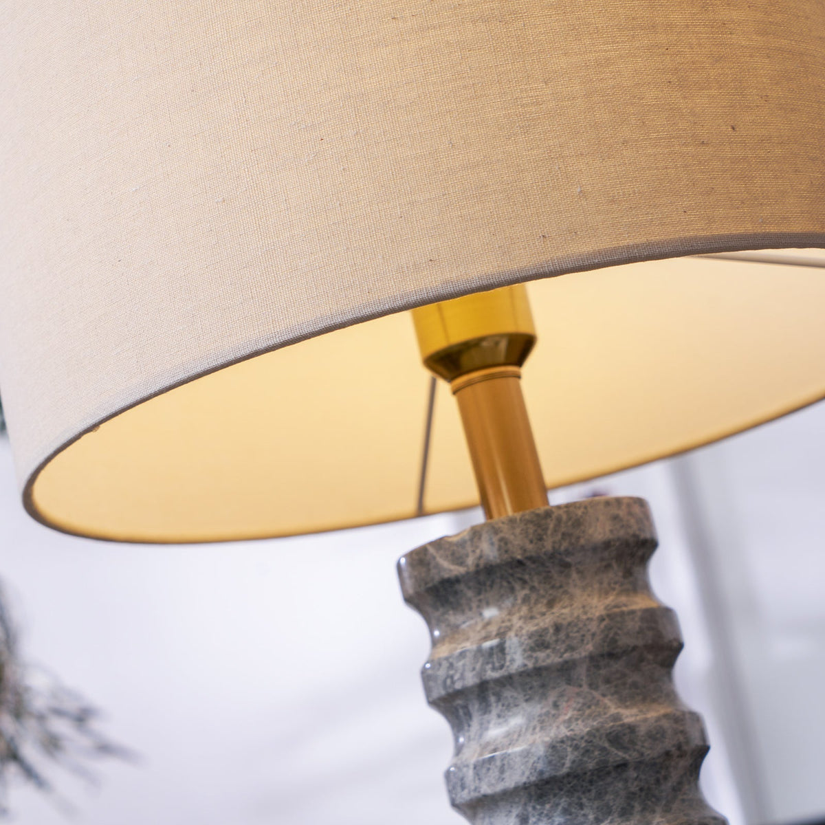 Petirielle lampada da tavolo in Pietra moderna