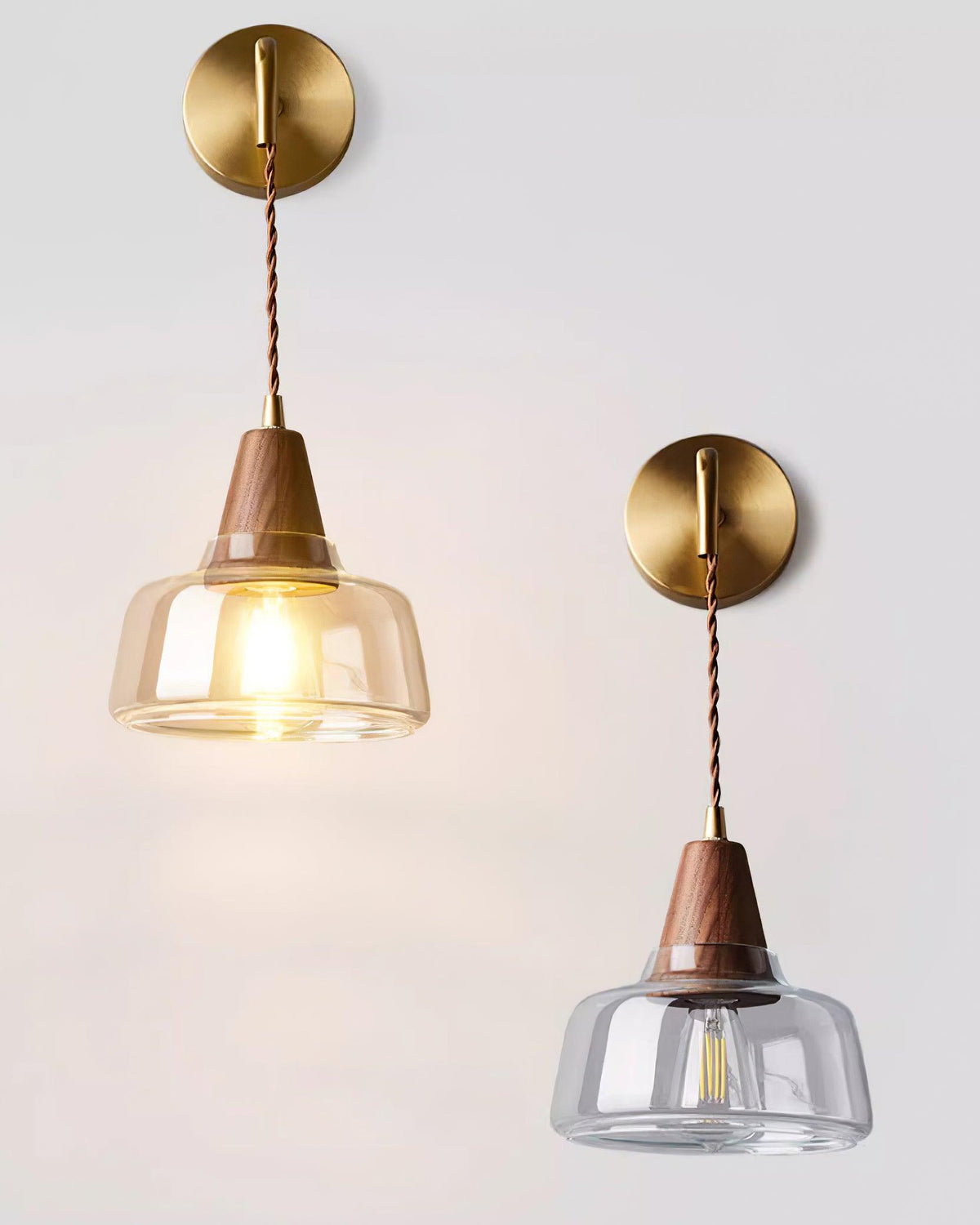 Lampada da parete con paralume in vetro ambrato, accento a cono in noce e luce soffusa moderna