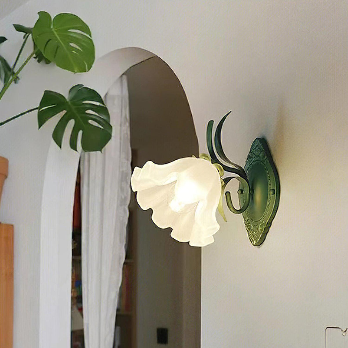 Lampada da parete vintage con paralume in vetro floreale per camera da letto e soggiorno