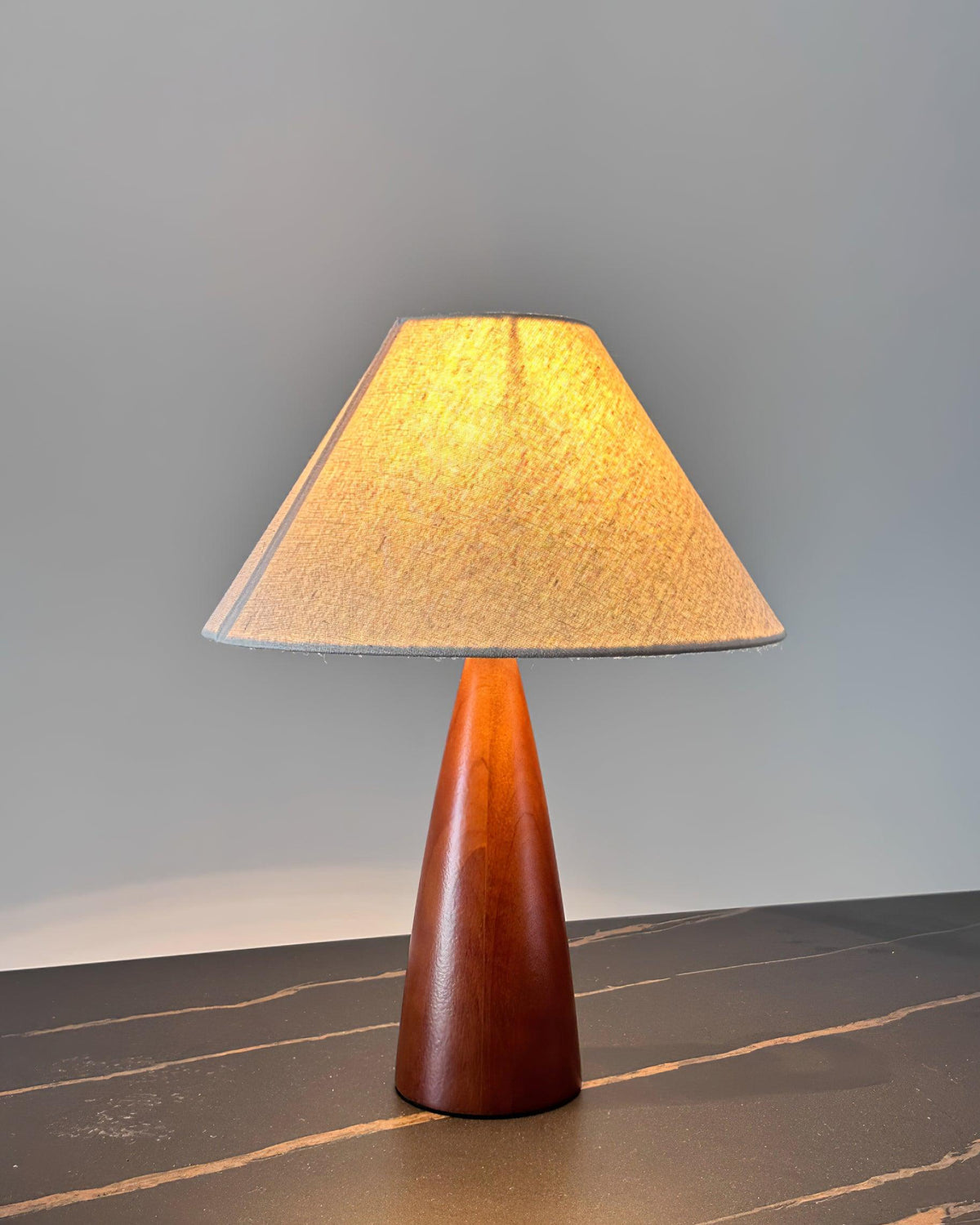 Taper lampada da tavolo