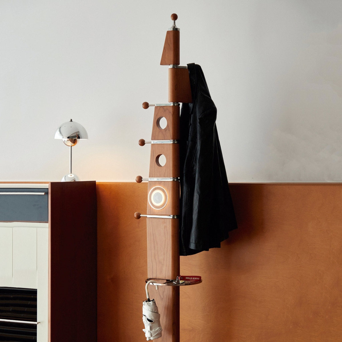 Sculptural lampada a sospensione in legno