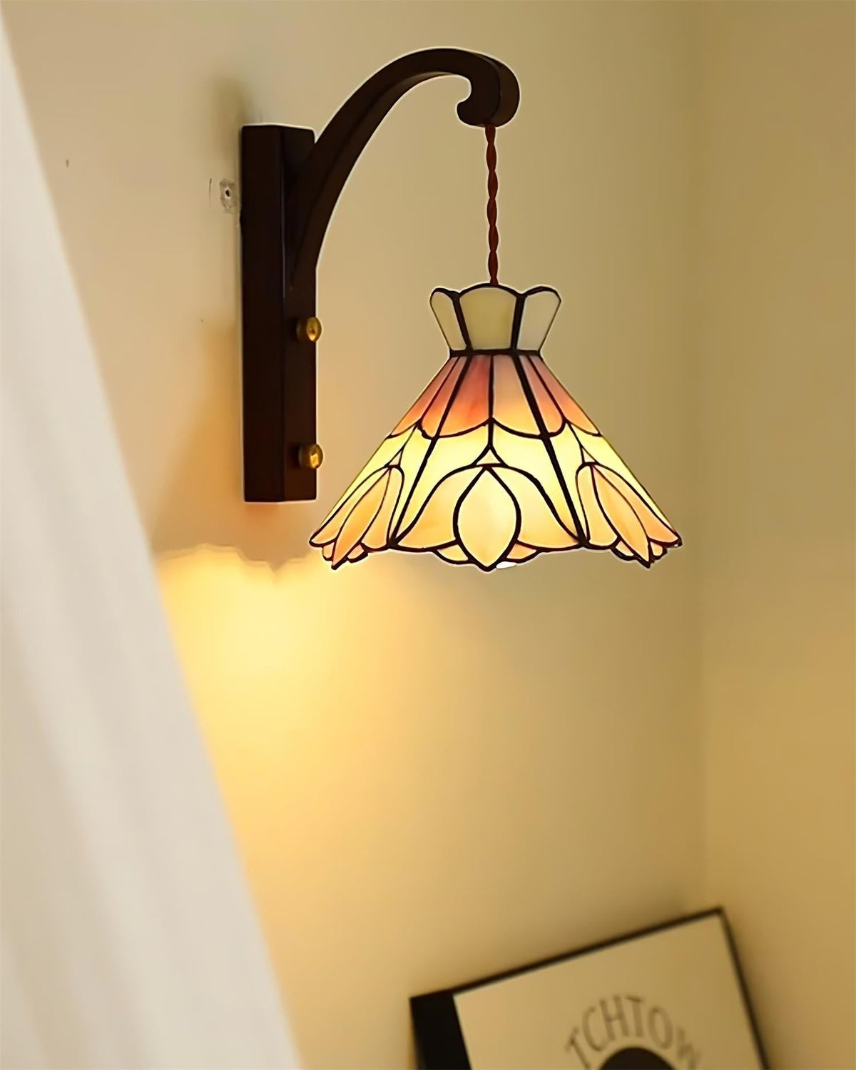 Lampada da parete corpo in legno paralume vetro Tiffany rosa floreale stile vintage Art Deco