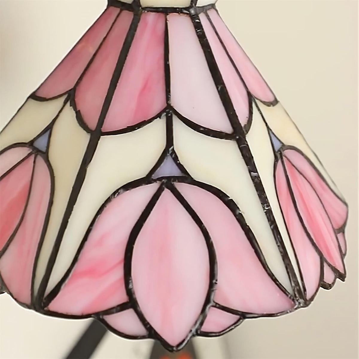 Lampada da parete corpo in legno paralume vetro Tiffany rosa floreale stile vintage Art Deco