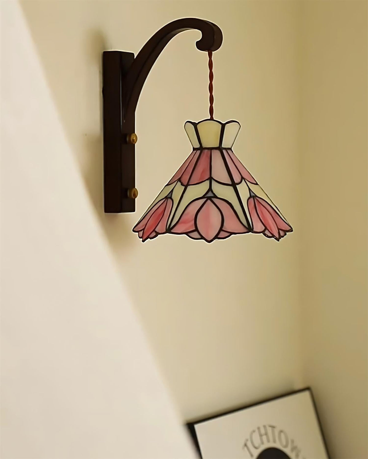 Lampada da parete corpo in legno paralume vetro Tiffany rosa floreale stile vintage Art Deco