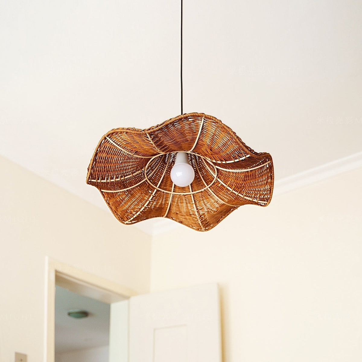 Ravelle lampada a sospensione in rattan plissettato