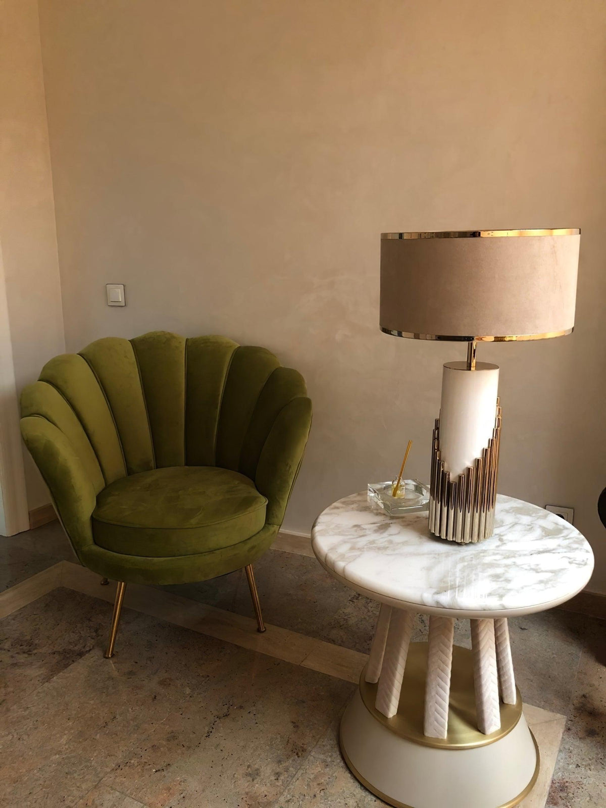 Teldes lampada da tavolo in marmo e tessuto