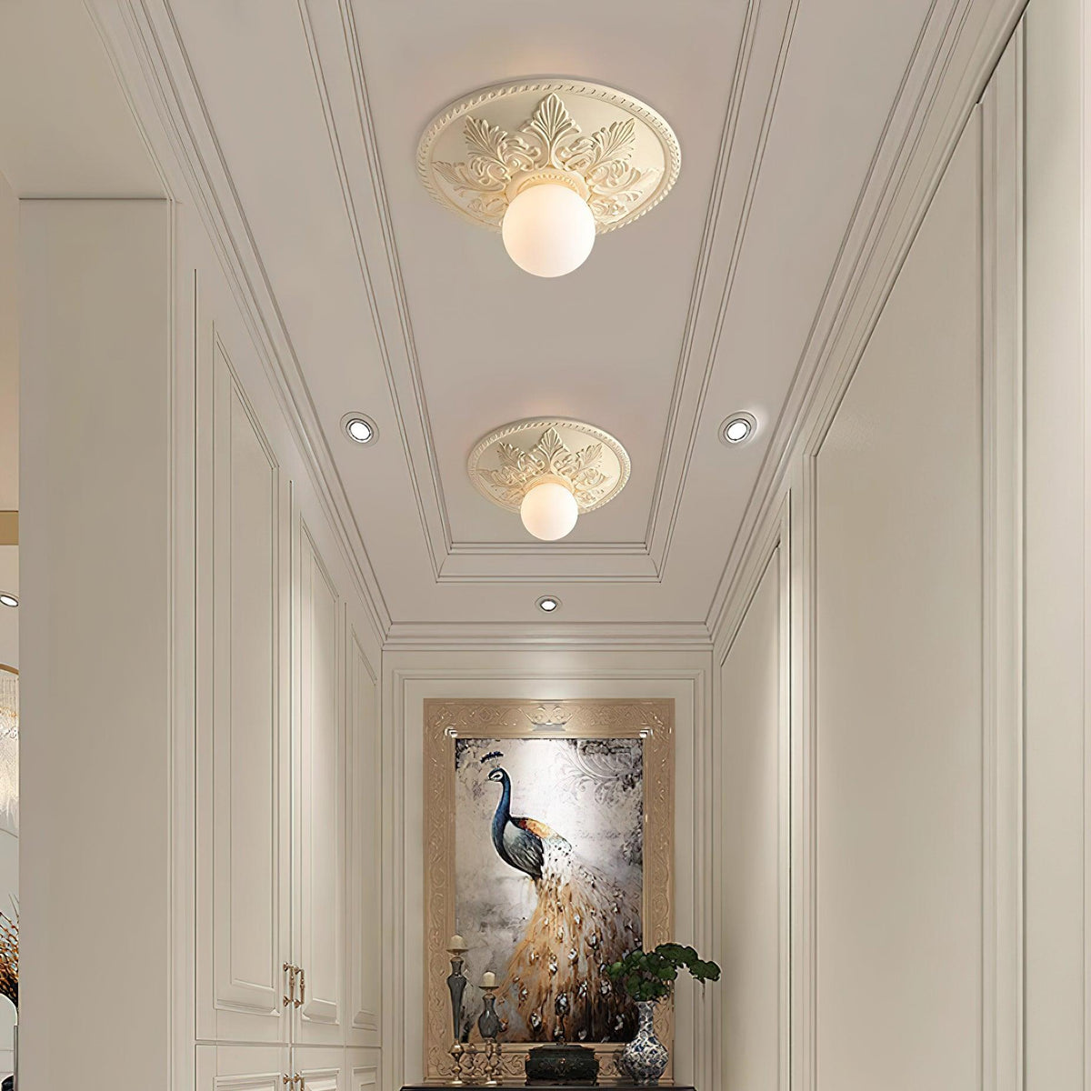 Plafoniera in resina con rosone e globo di vetro classico ornato