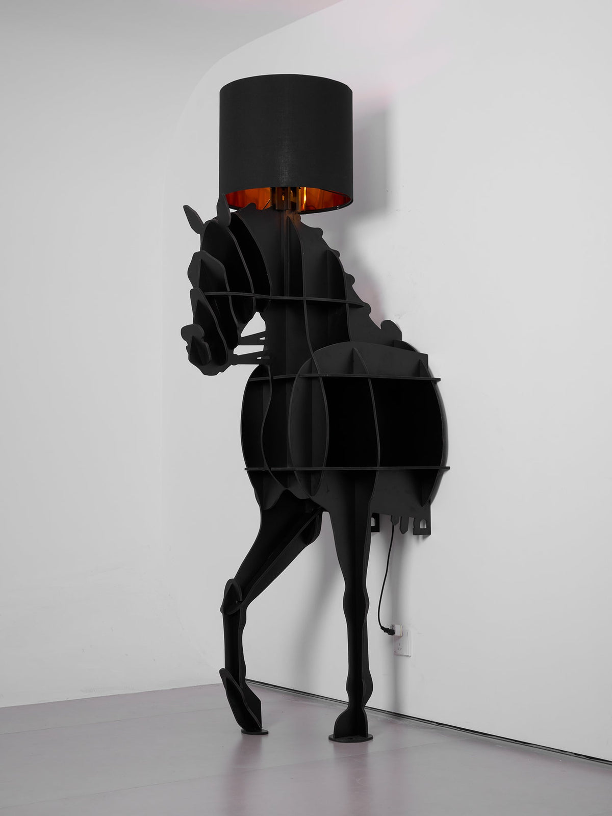 Nrasen lampada da terra a Forma di Cavallo
