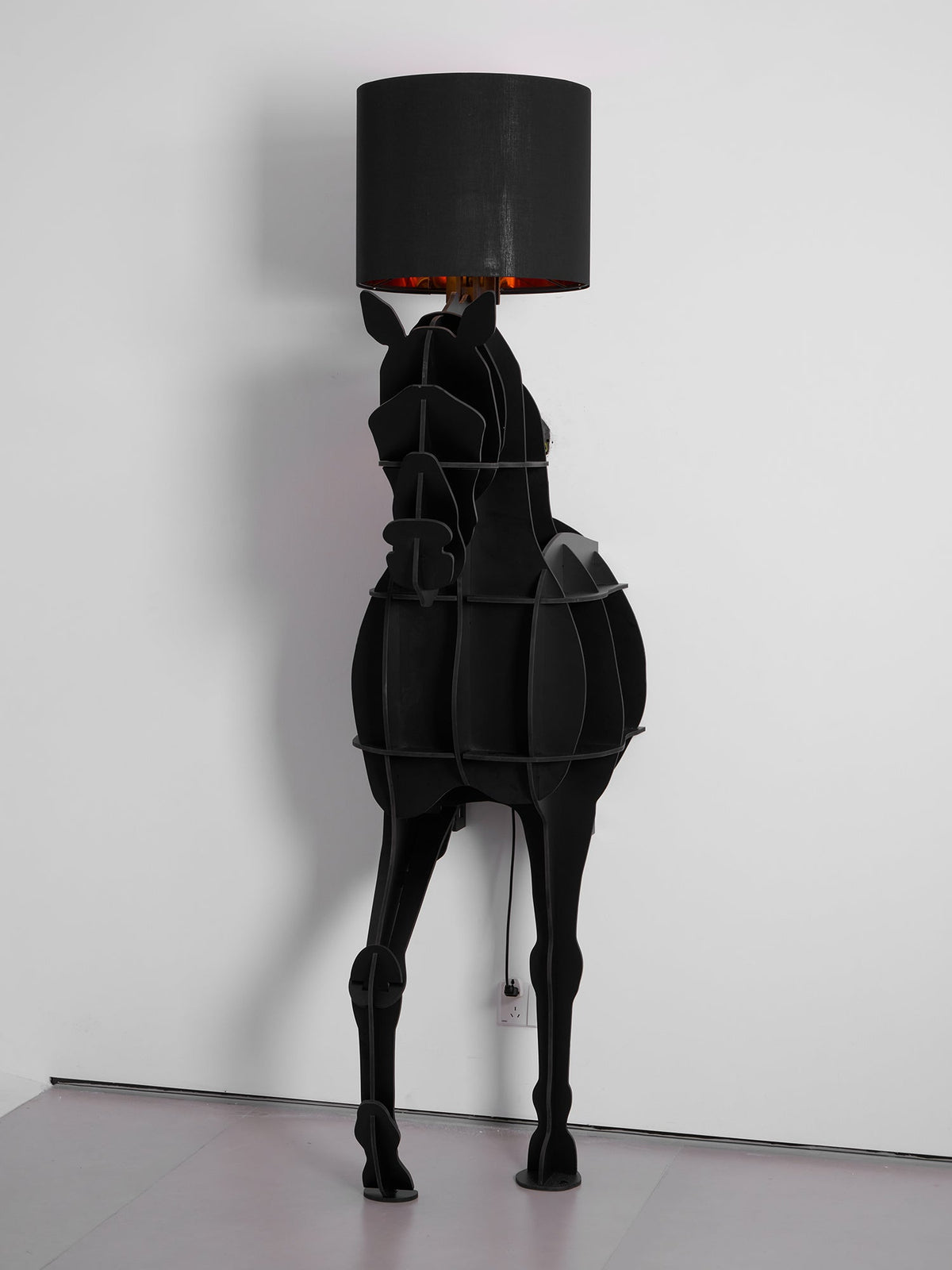 Nrasen lampada da terra a Forma di Cavallo