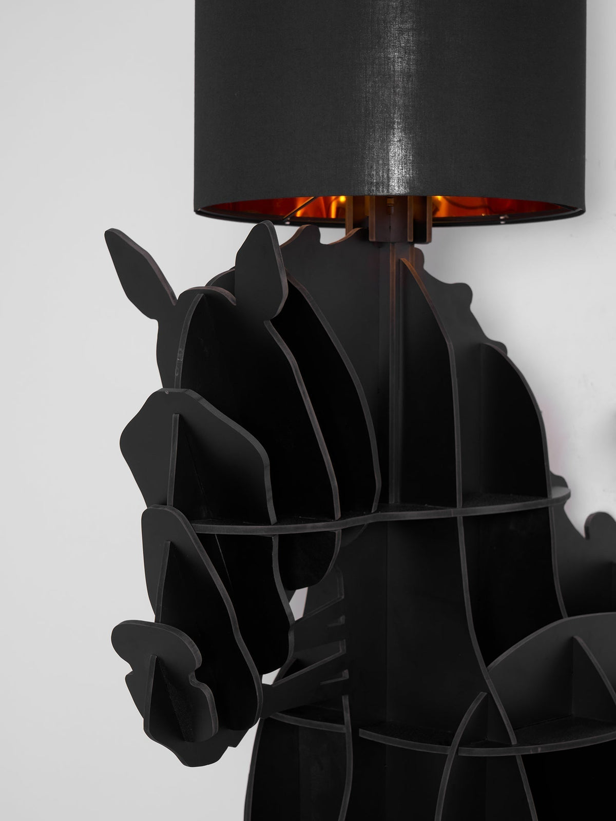 Nrasen lampada da terra a Forma di Cavallo