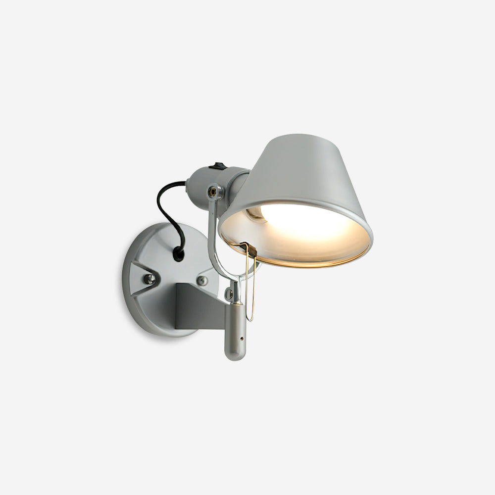 Lampada da parete in metallo con paralume conico, regolabile, moderna e minimalista