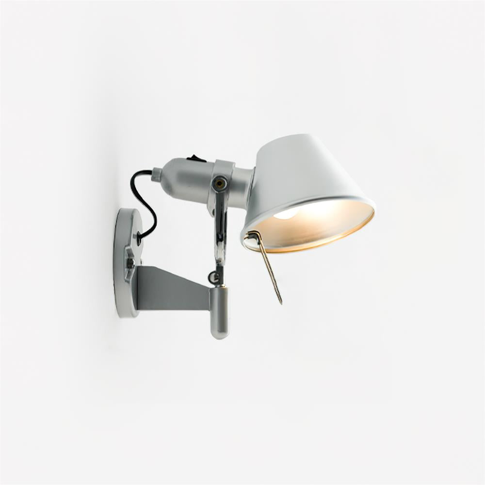 Lampada da parete in metallo con paralume conico, regolabile, moderna e minimalista