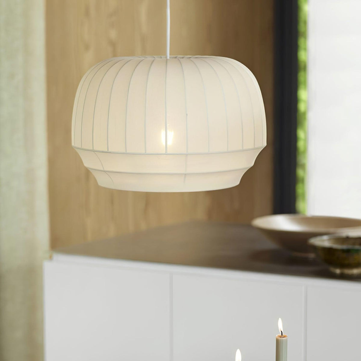 Taro lampada a sospensione Taro lampada a sospensione Taro lampada a sospensione Taro lampada a sospensione Taro lampada a sospensione Taro lampada a sospensione di colore bianco moderno minimalista