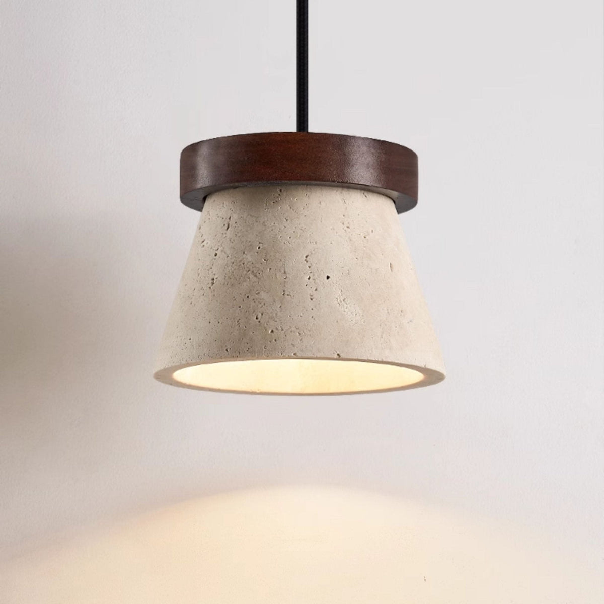 Valisielle lampada a sospensione con anello in travertino