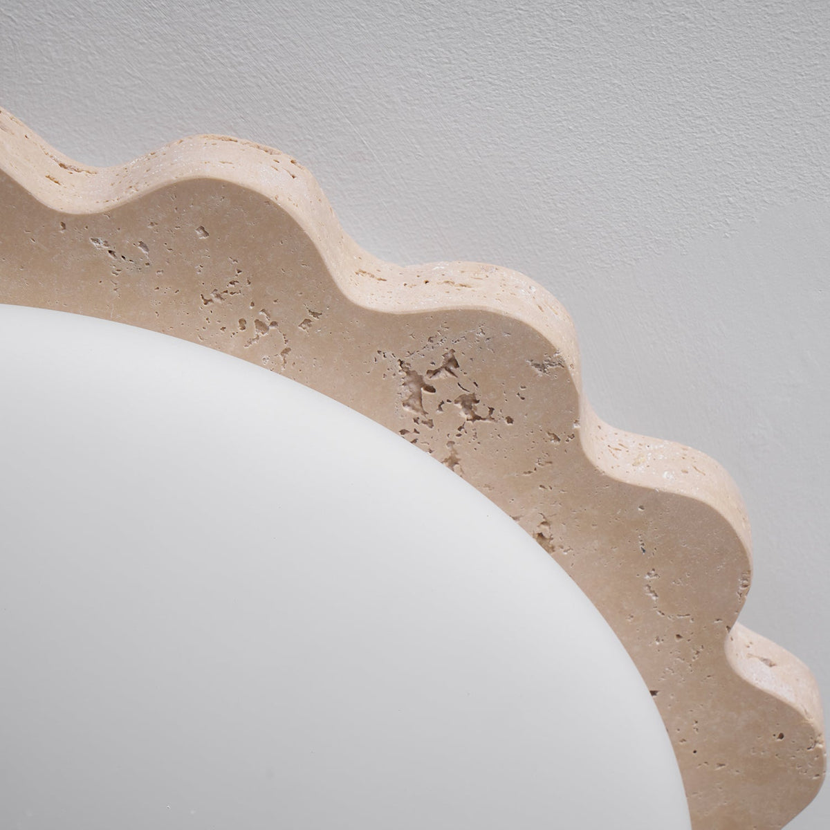 Crestwood lampada da soffitto in travertino giallo con bordo a festone