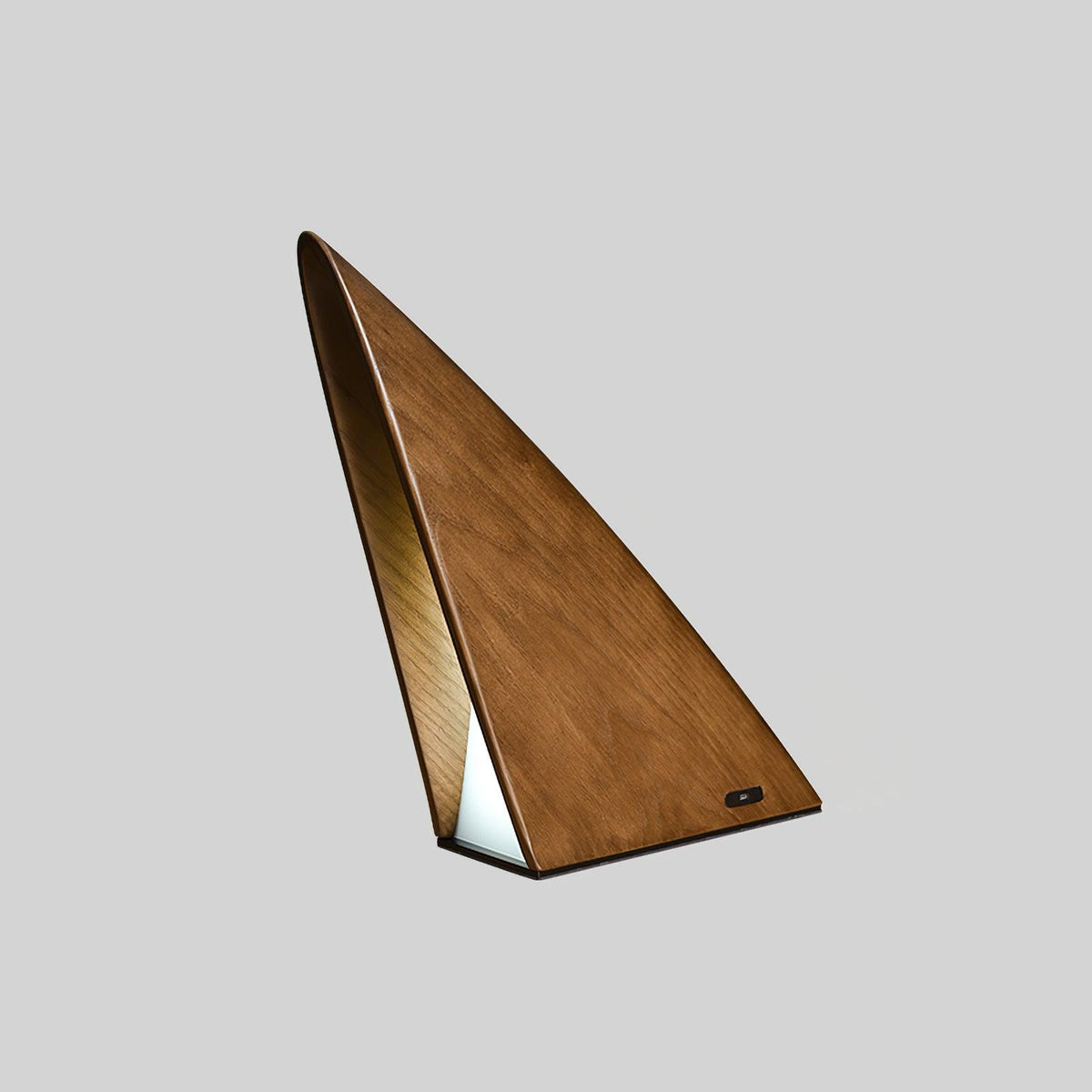 Justin lampada da tavolo minimalista in legno