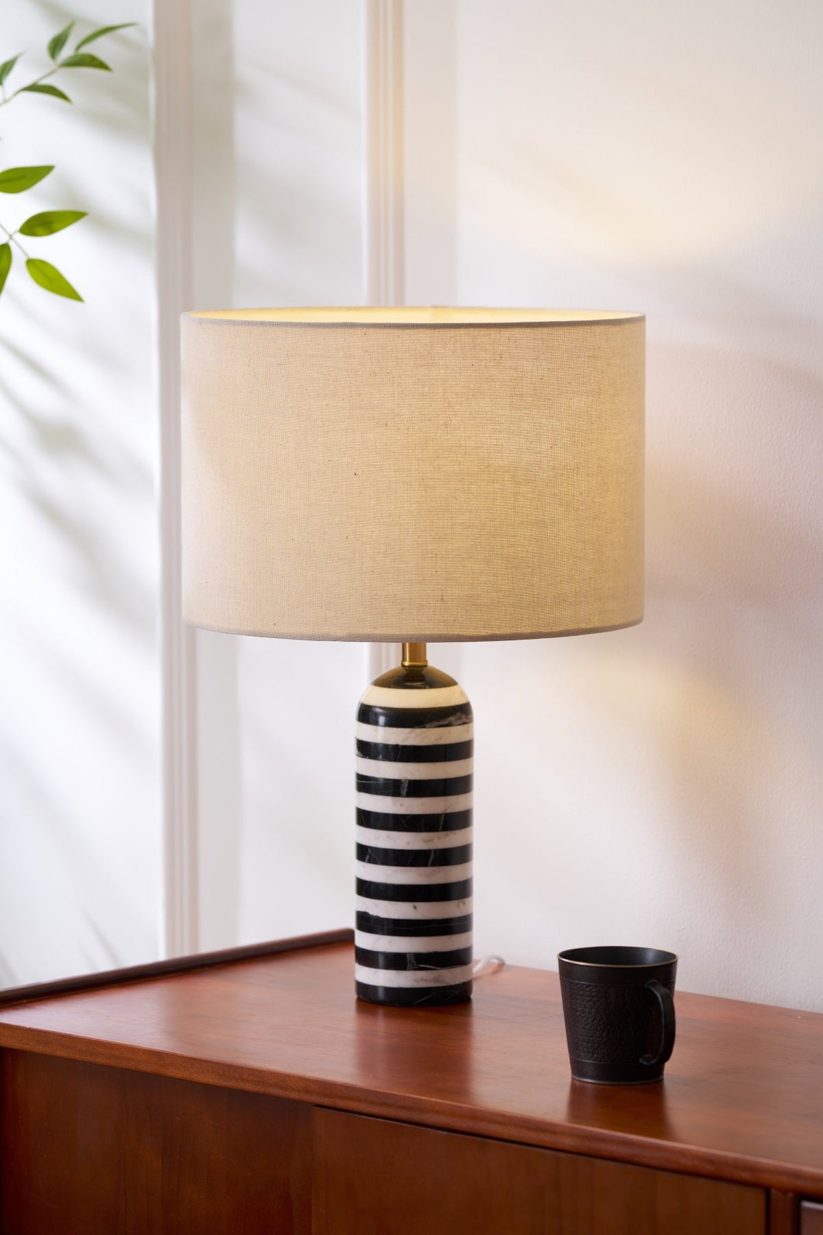 Avery lampada da tavolo contemporanea