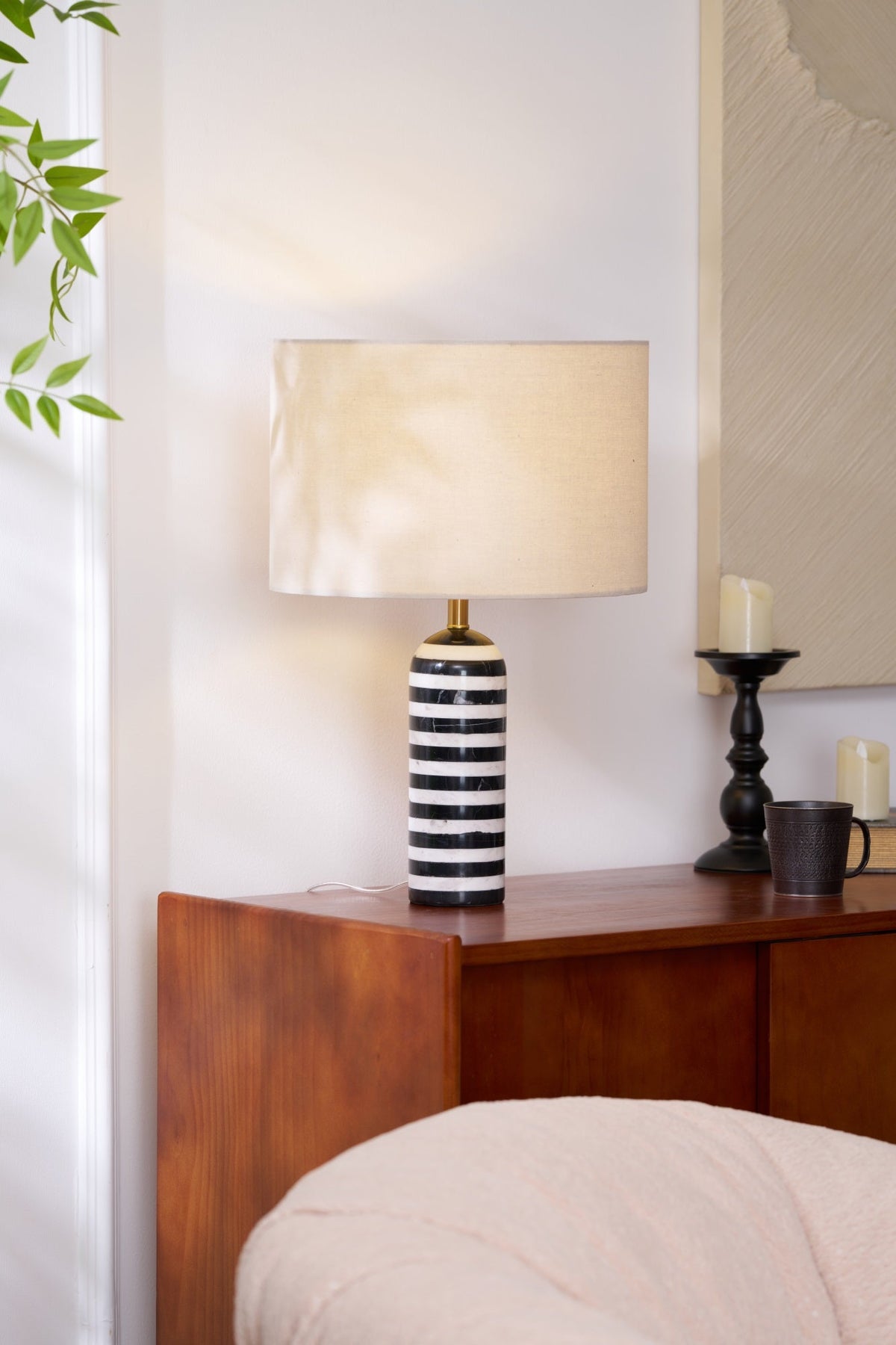 Avery lampada da tavolo contemporanea