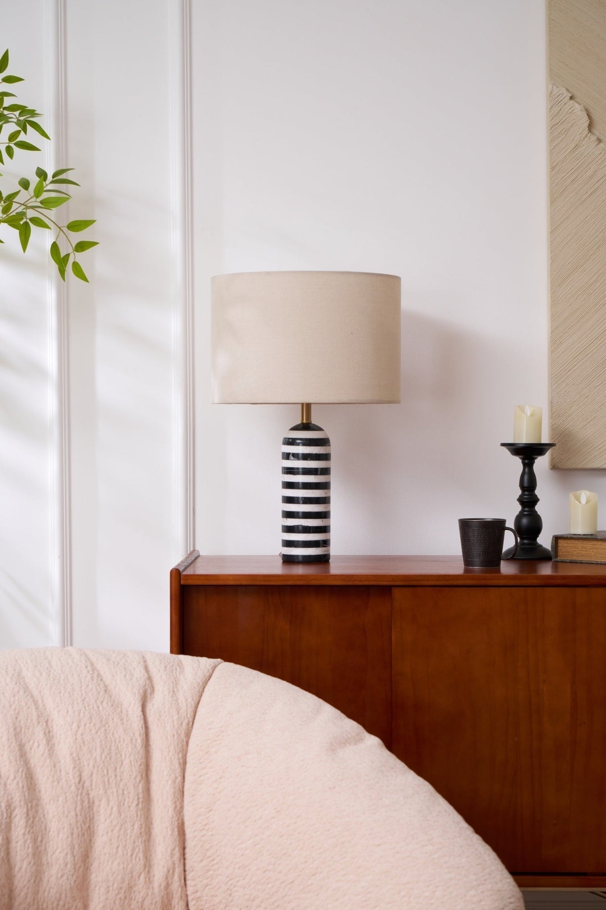 Avery lampada da tavolo contemporanea