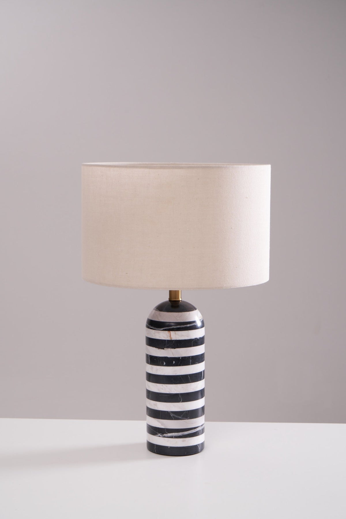 Avery lampada da tavolo contemporanea