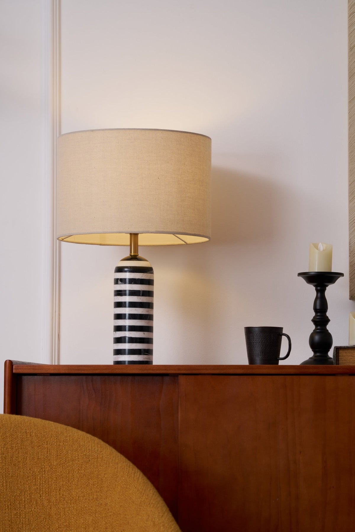 Avery lampada da tavolo contemporanea