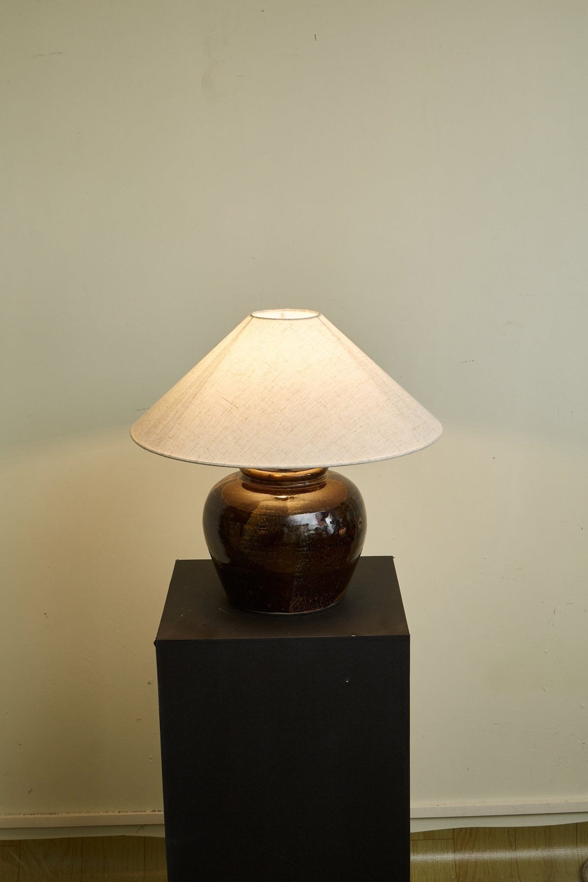 Ravien Umber Jar lampada da tavolo
