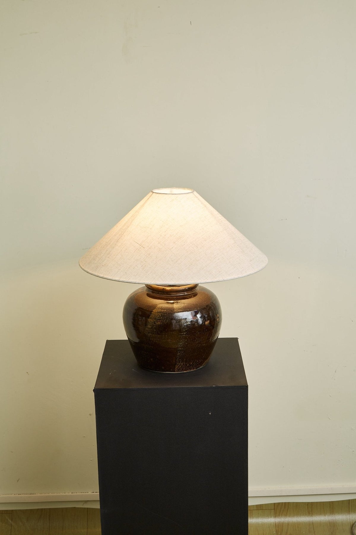 Ravien Umber Jar lampada da tavolo