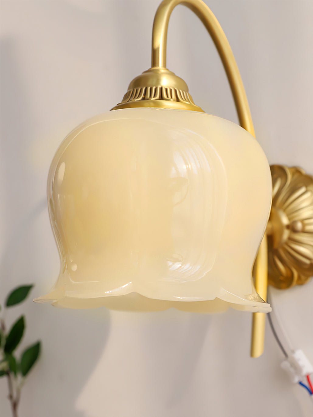 Dazell Art Flower lampada da parete in ottone e resina floreale