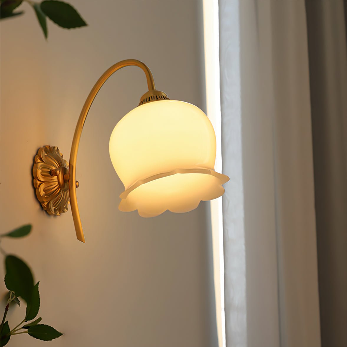 Dazell Art Flower lampada da parete in ottone e resina floreale