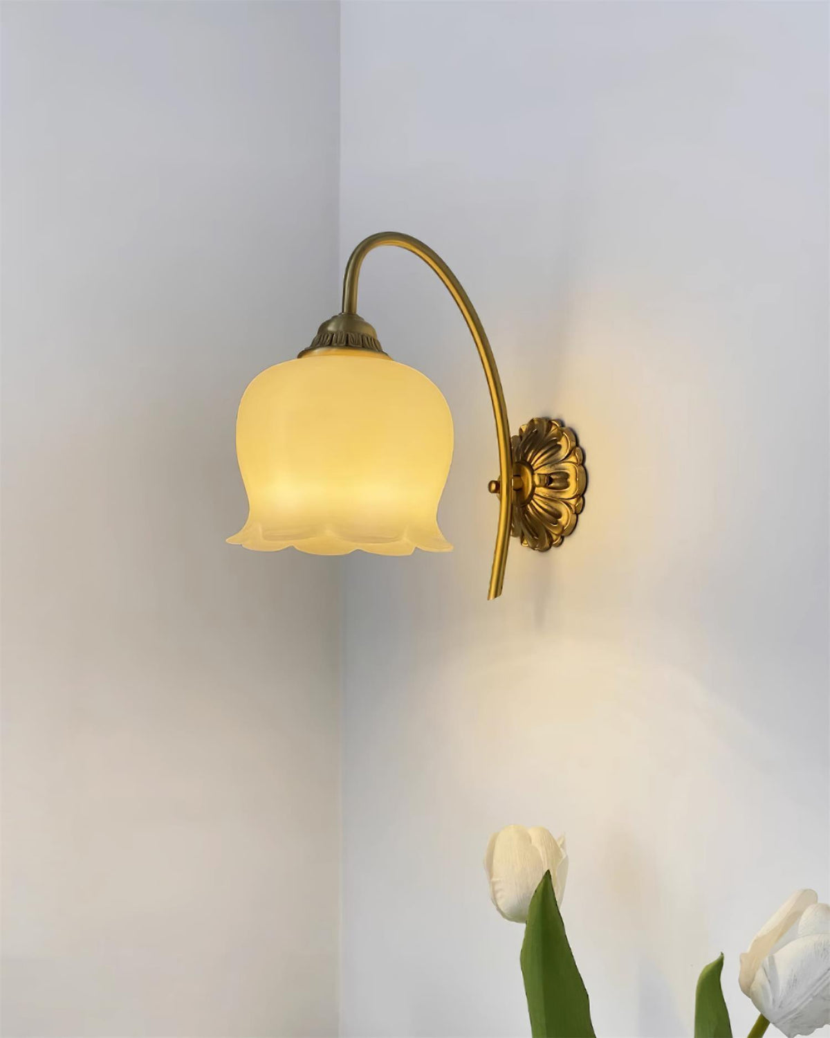 Dazell Art Flower lampada da parete in ottone e resina floreale