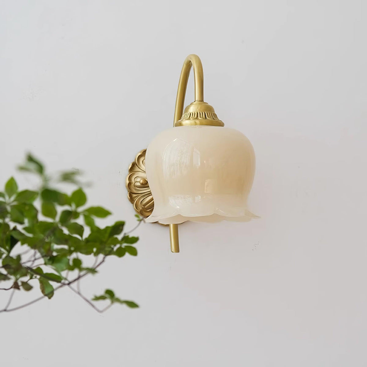 Dazell Art Flower lampada da parete in ottone e resina floreale