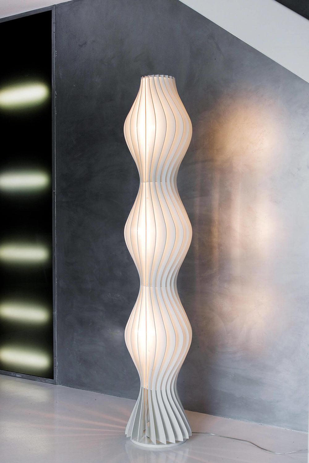 Dotha lampada da terra contemporanea