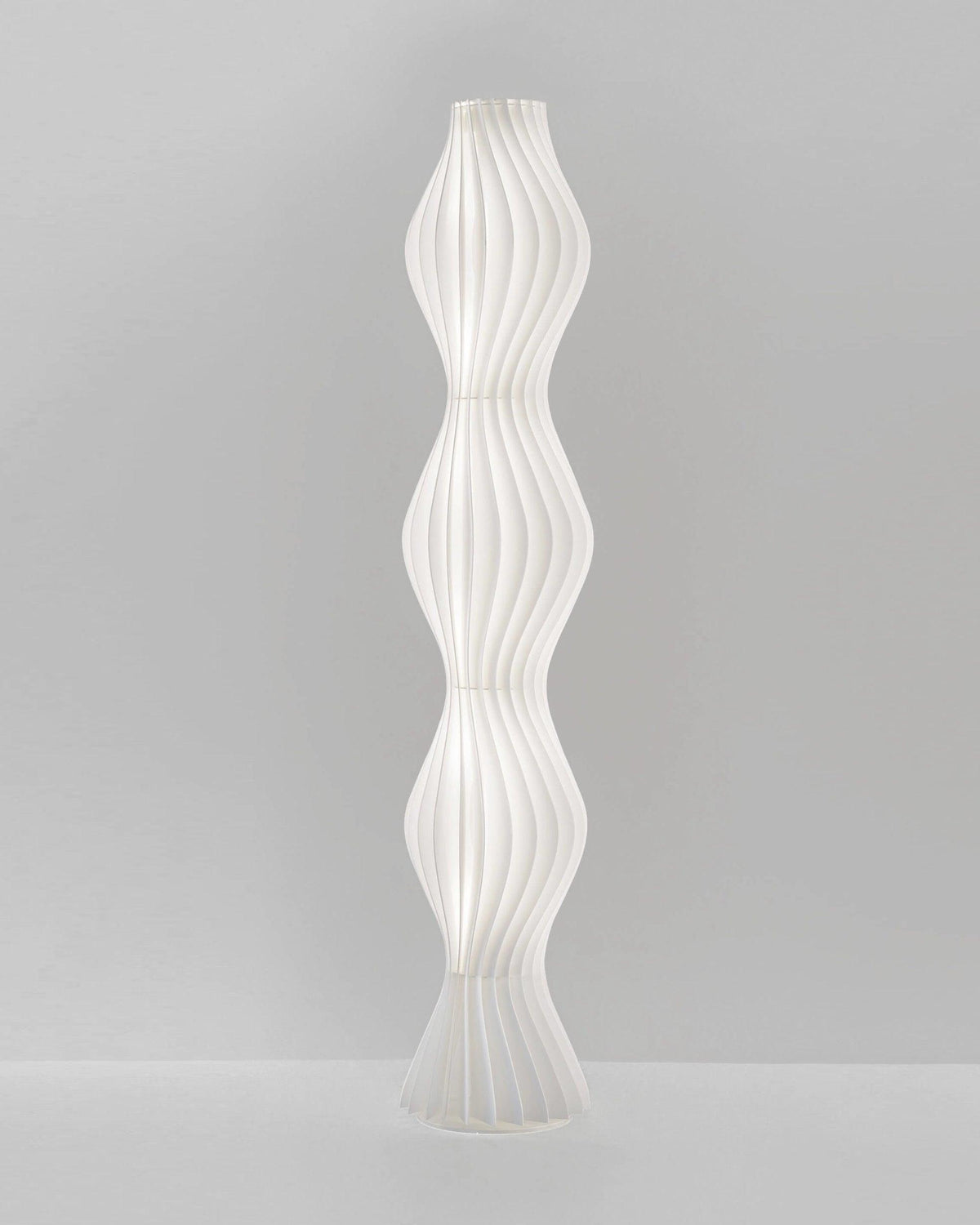 Dotha lampada da terra contemporanea