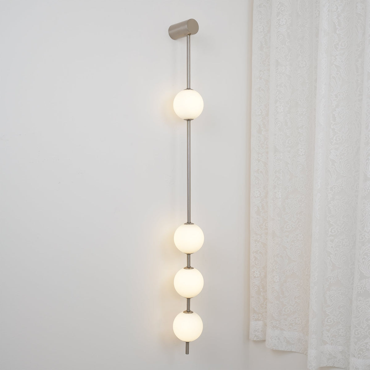 Soloiella lampada da parete Verticali Sferiche ottone a globo