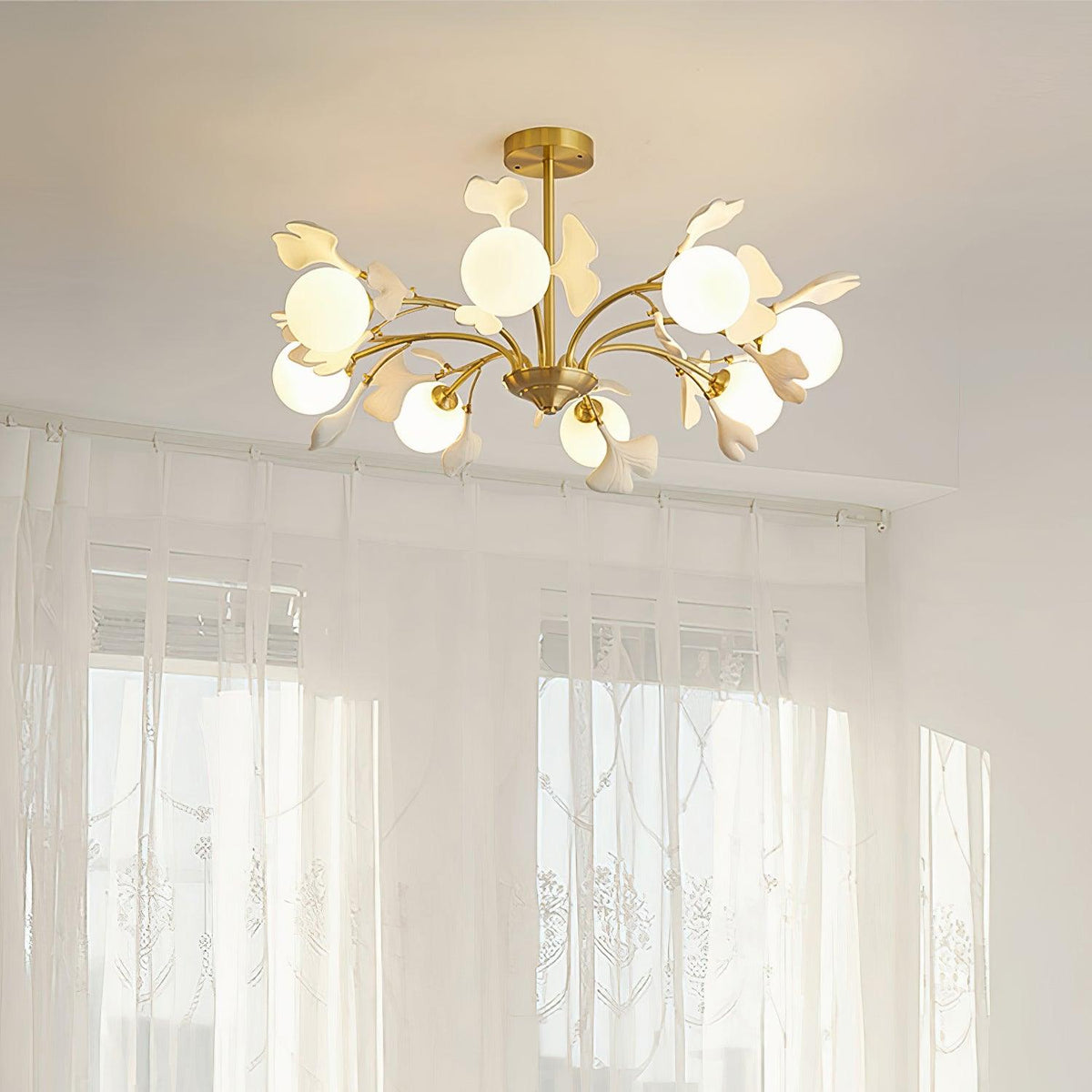 Ginkgo lampadario con globi in vetro Opaco