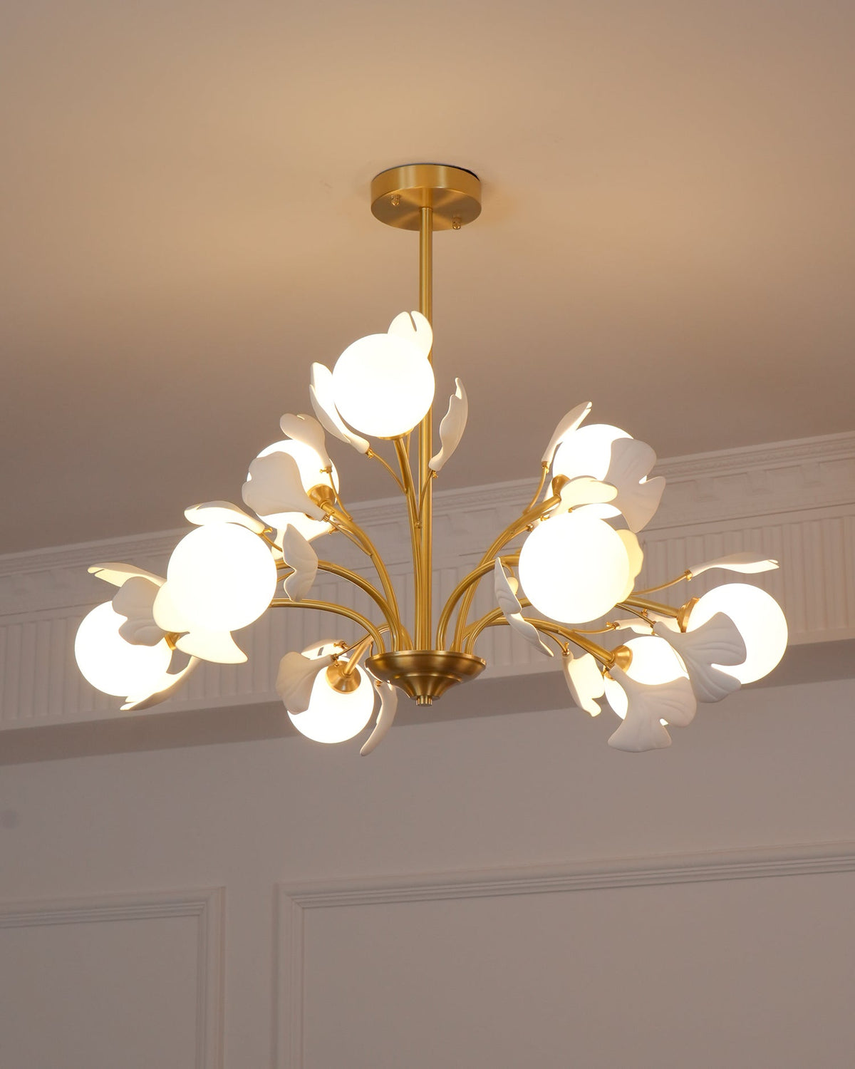 Ginkgo lampadario con globi in vetro Opaco