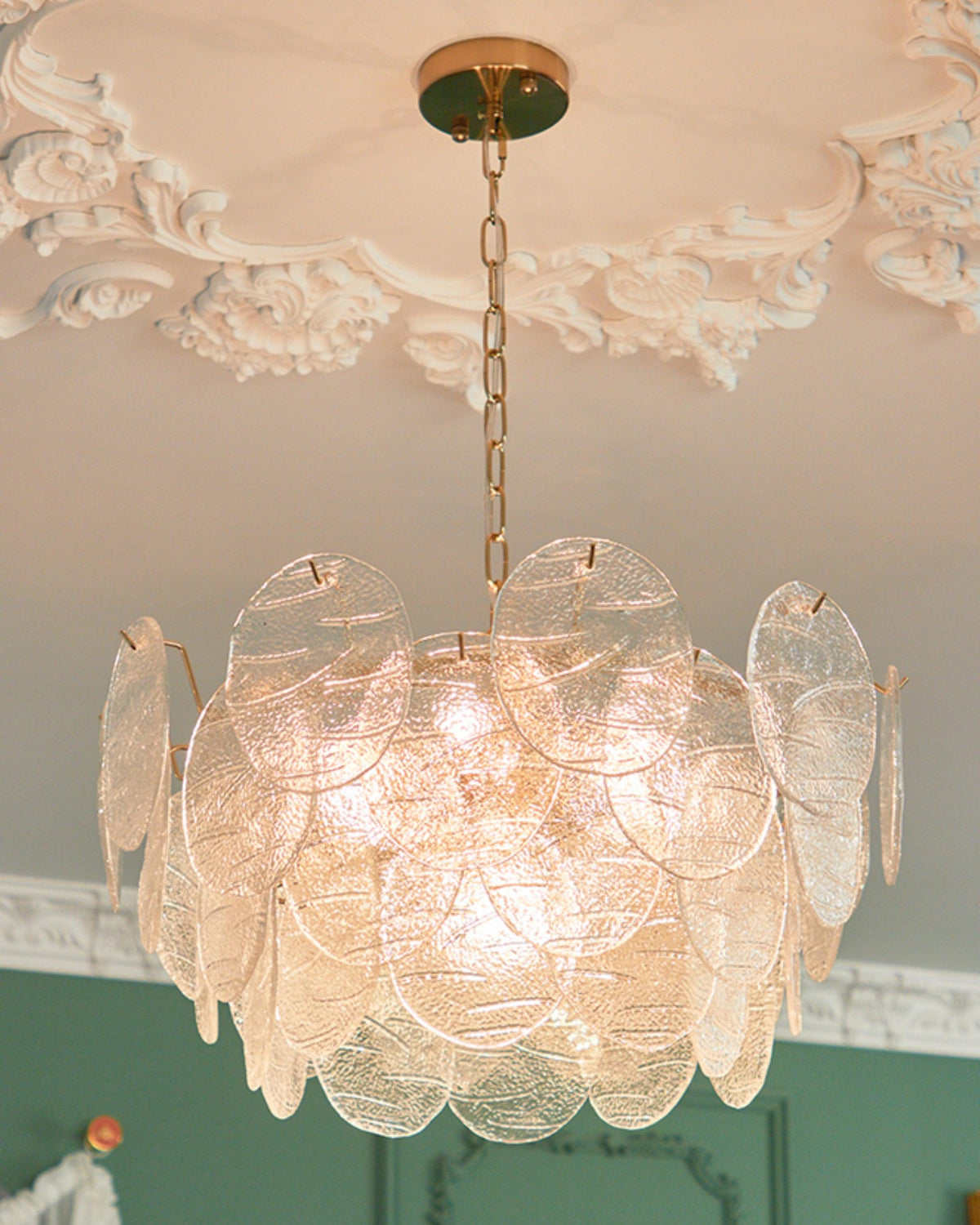 Lampadario in metallo con dischi di vetro e finitura oro, stile vittoriano