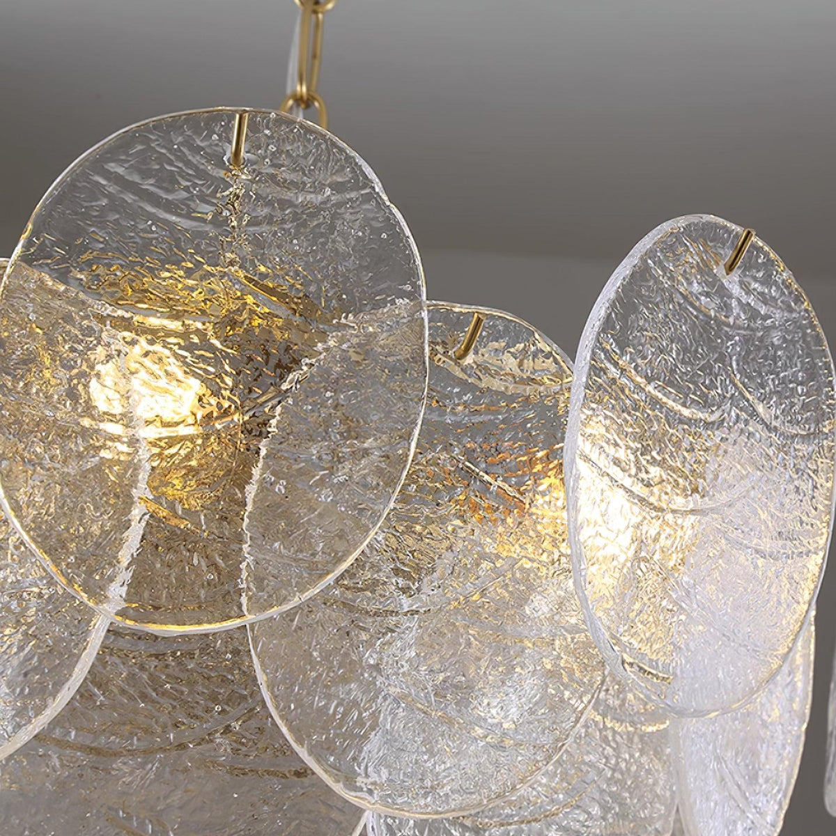 Lampadario in metallo con dischi di vetro e finitura oro, stile vittoriano