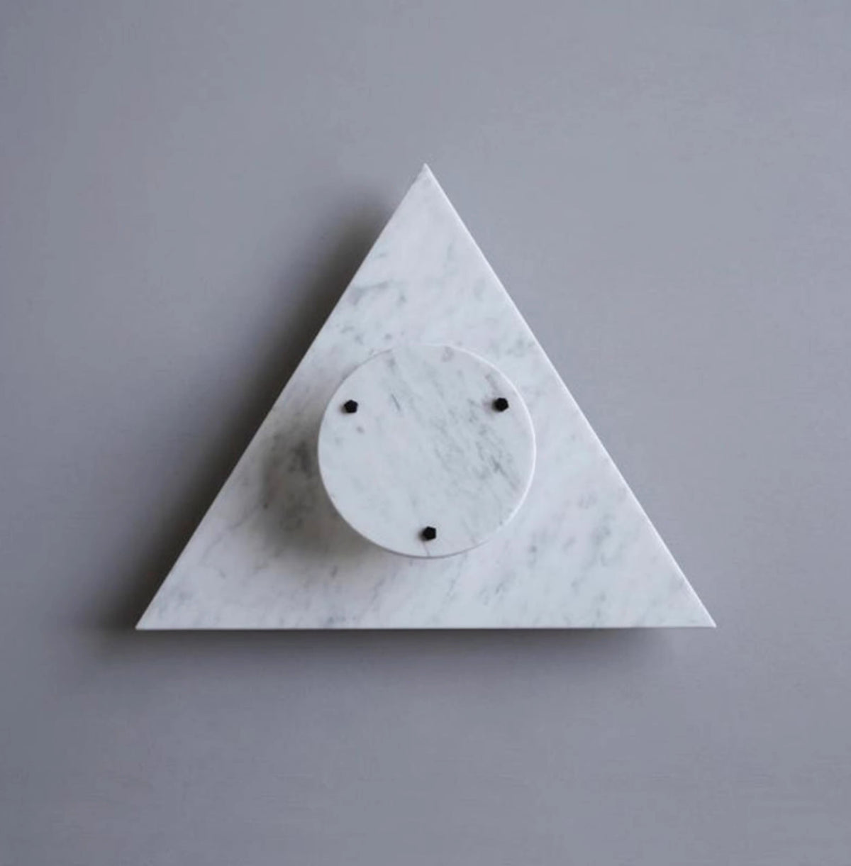 Pyramid lampada da parete in marmo rustico