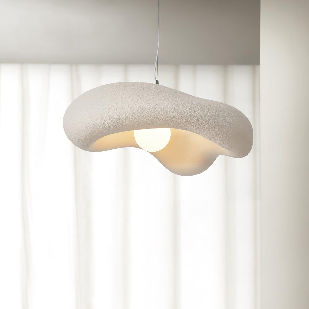 Lampada a sospensione in resina con forma organica per interni moderni Natural