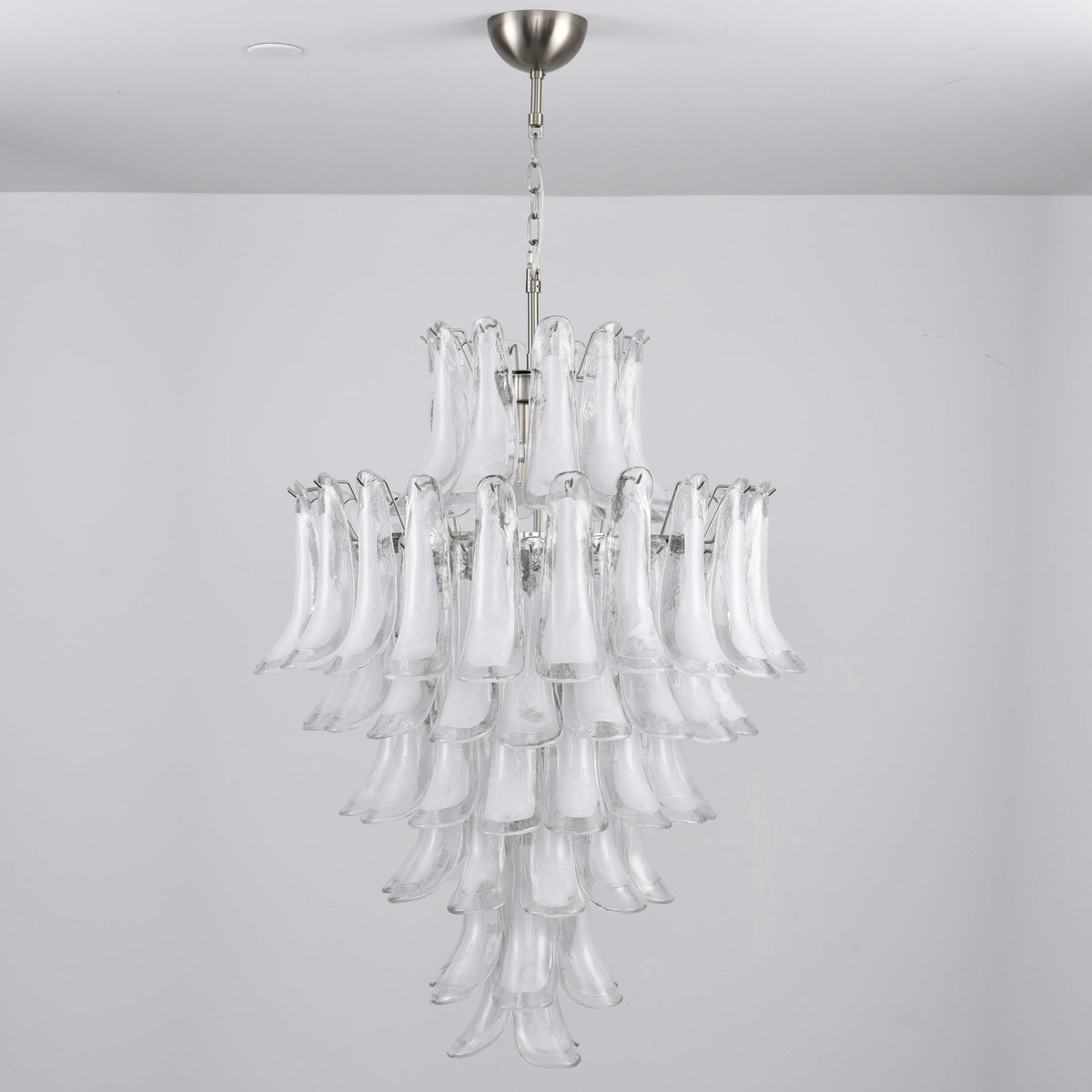 Eirivine lampadario petali in vetro bianco