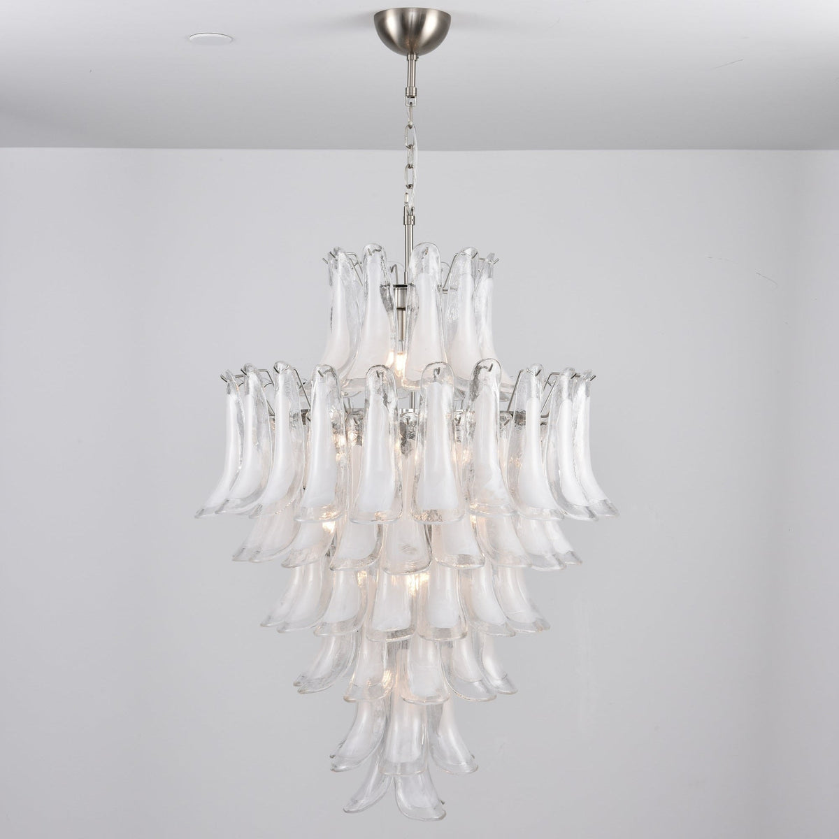 Eirivine lampadario petali in vetro bianco