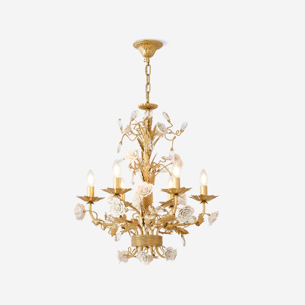 Lampadario in metallo ornato con rose di porcellana e cristallo, classico e lussuoso