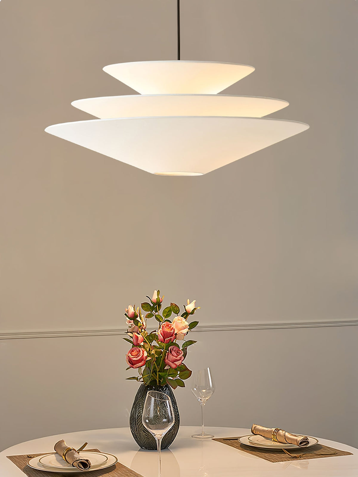 Triara lampada a sospensione minimalista a Strati